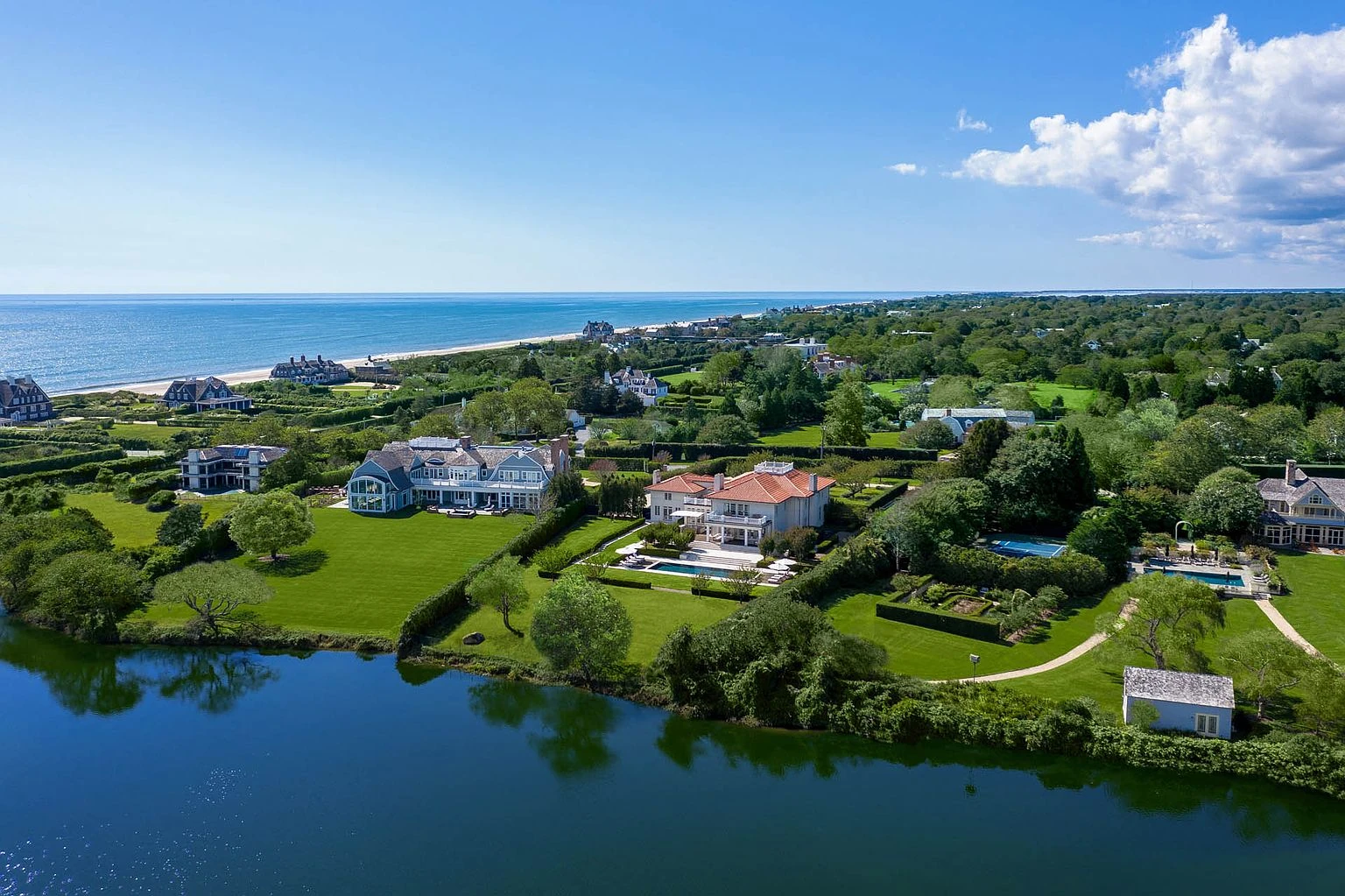 196 Wyandanch Ln, Southampton, NY 11968 listing photo