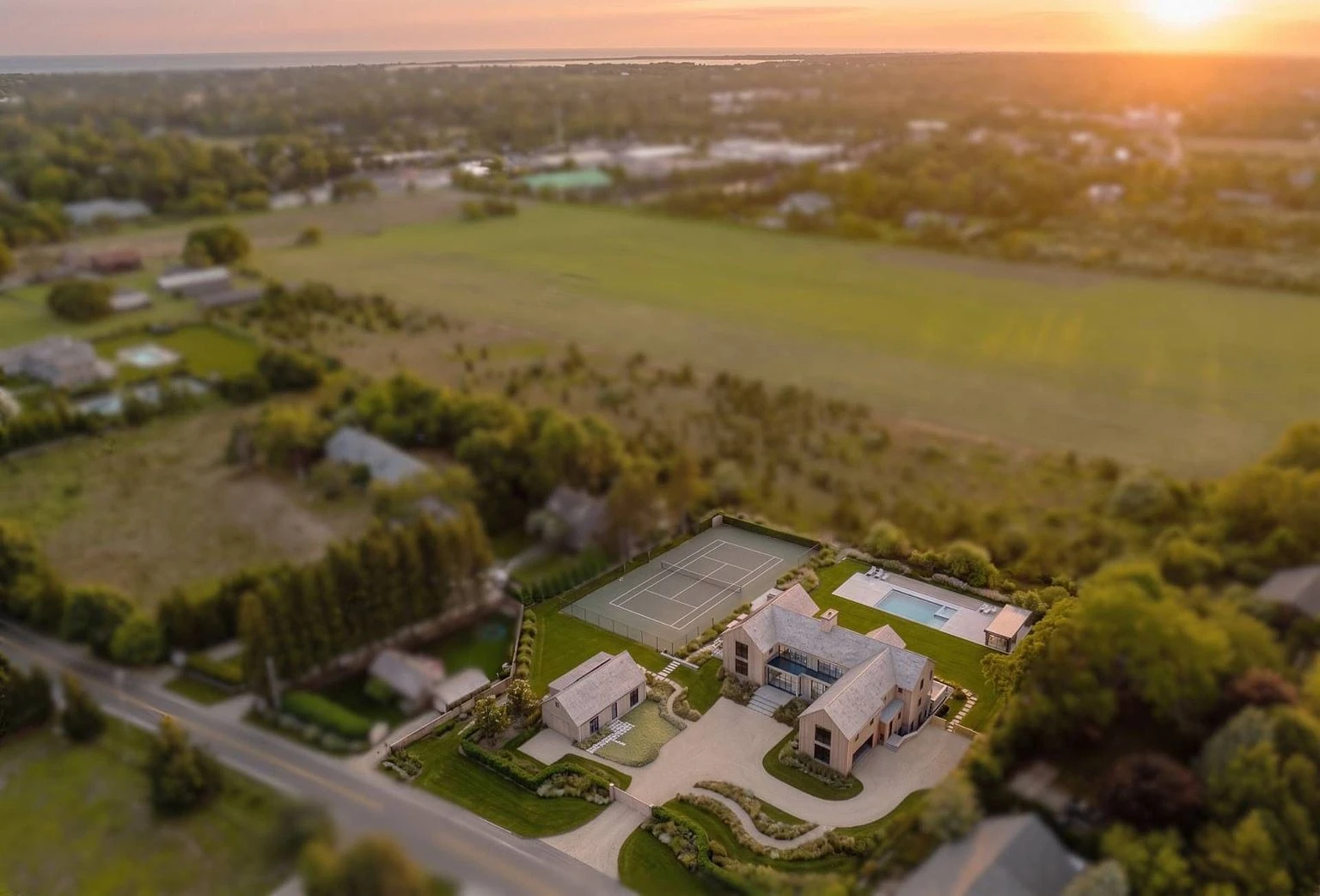 372 Lumber Ln, Bridgehampton, NY 11932 listing photo