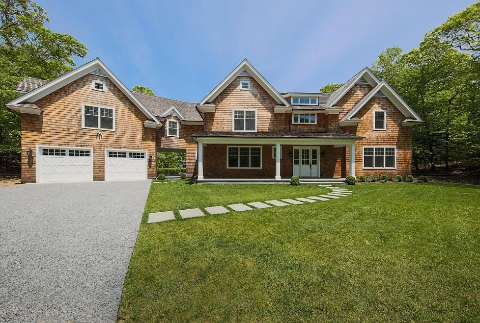 26 Golf Club Dr, Amagansett, NY 11930 listing photo