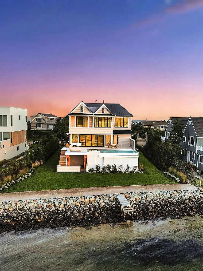 498 Dune Rd, Westhampton Beach, NY 11978 listing photo