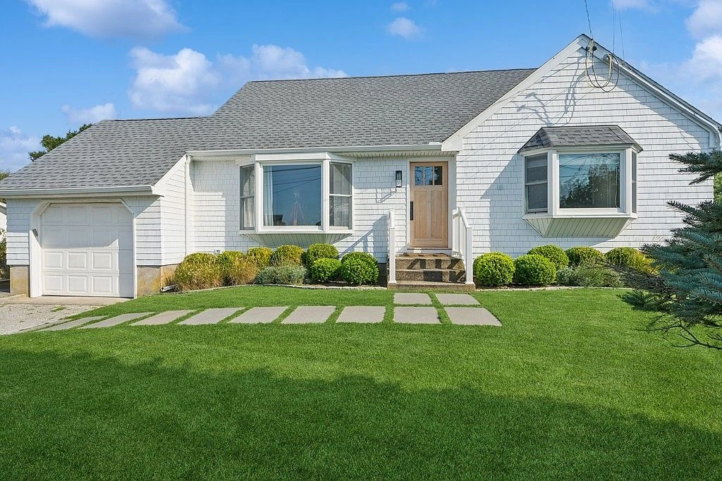 10 Prentice Pl, Montauk, NY 11954 listing photo