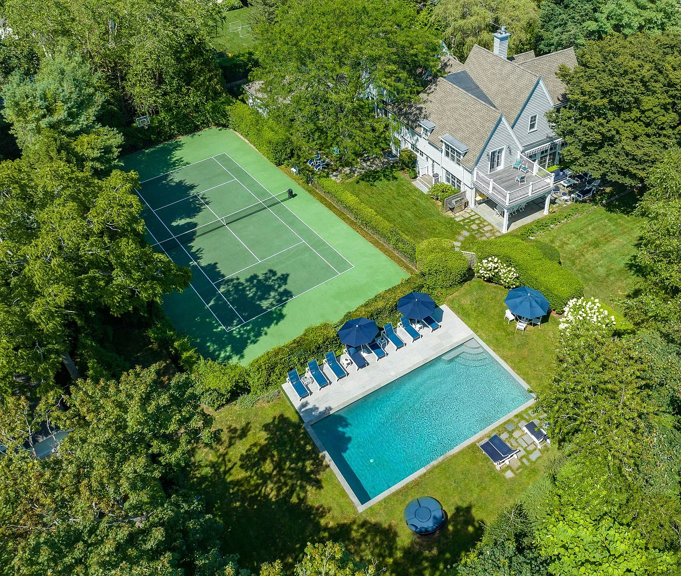 72 Barnhart St, Southampton, NY 11968 listing photo