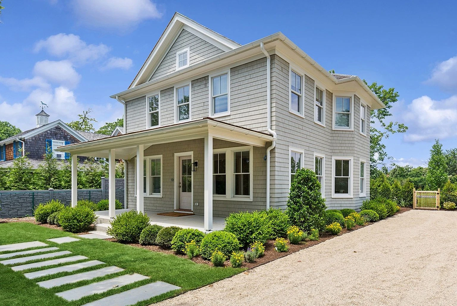 105 Willow St, Southampton, NY 11968 listing photo