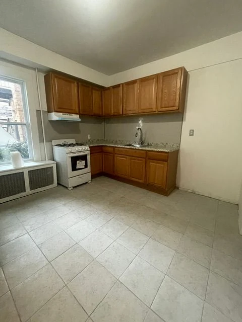 3954 Victory Boulevard #1R, Staten Island, NY 10314 listing photo