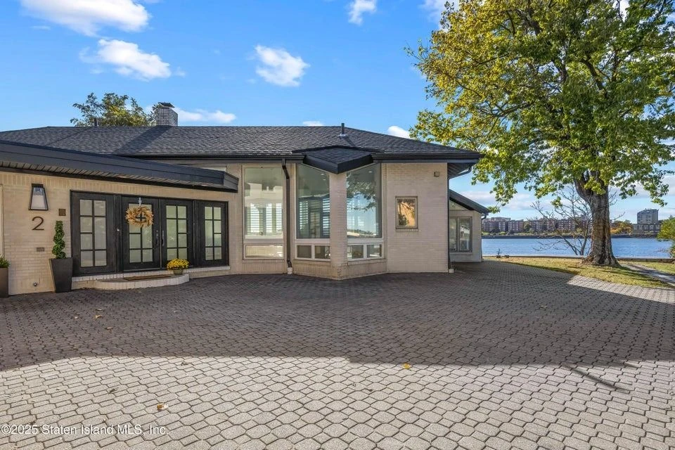 2 Wards Point Avenue, Staten Island, NY 10307 listing photo