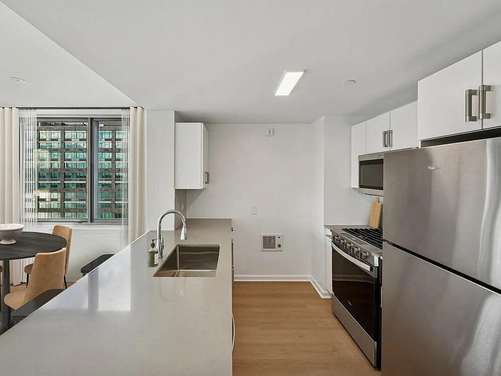 475 48th Ave #21F, Queens, NY 11109 listing photo