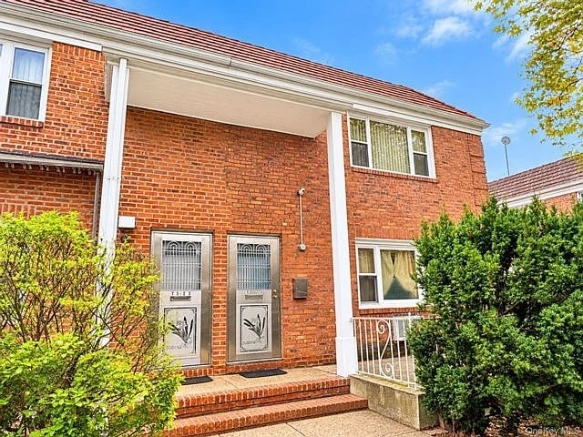 73-27 198th St Floor 2, Queens, NY 11366 listing photo