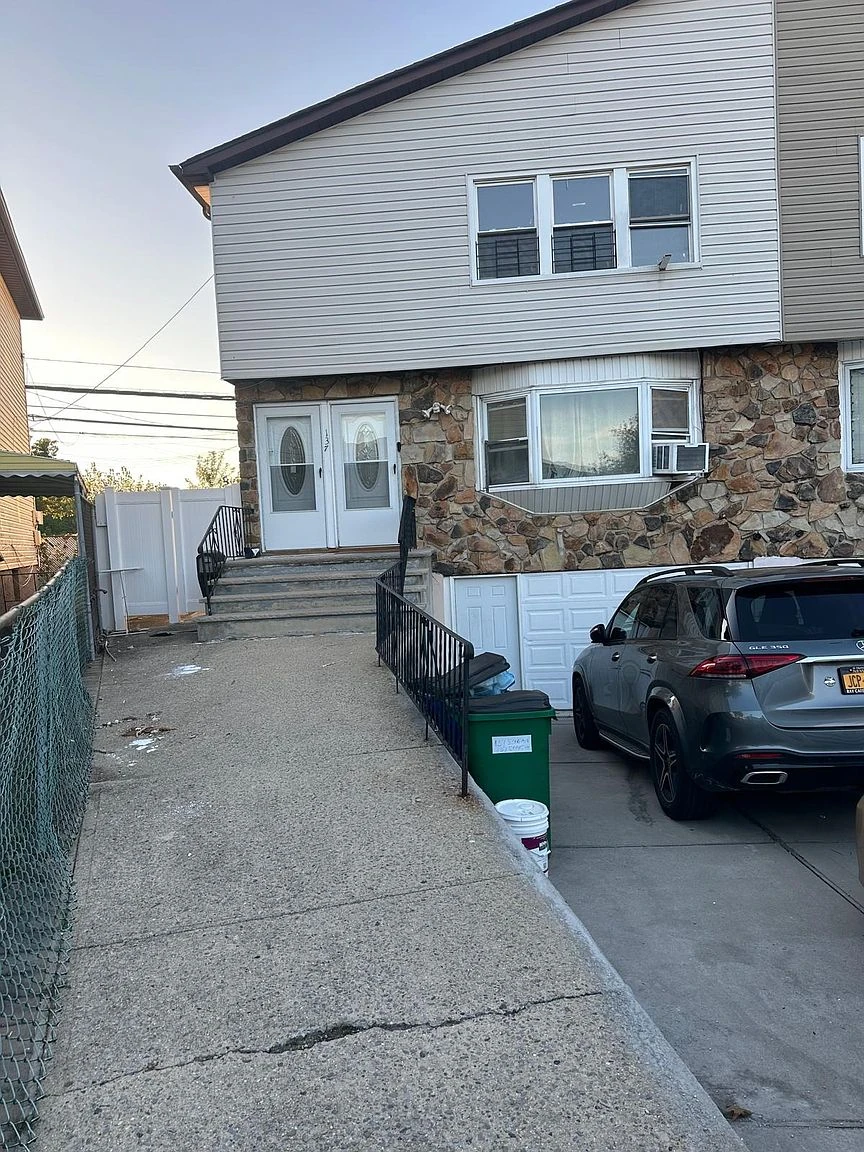137 Spartan Ave Floor 2, Staten Island, NY 10303 listing photo
