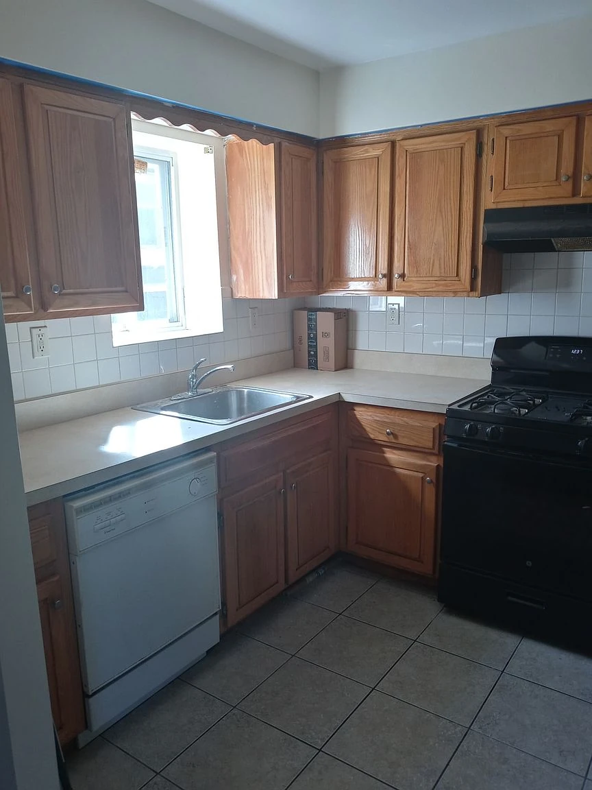 946 E 232nd St Floor 2, Bronx, NY 10466 listing photo
